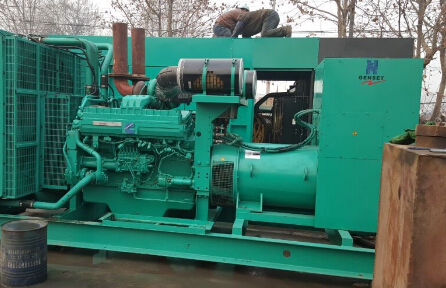 津南发电机组如何判断水冷式机油散热器内部是否需要清洗？